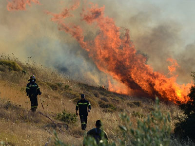 Πυρκαγιά σε δύσβατη περιοχή στη Μεσαρά Ηρακλείου