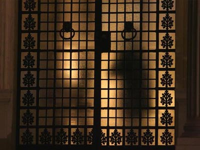 «Eκτός διαπραγμάτευσης η μείωση μισθών και συντάξεων, στο τραπέζι ο ΦΠΑ»