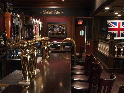 Αστυνομικοί μπούκαραν σε παμπ για να βρουν το… Άγιο Δισκοπότηρο