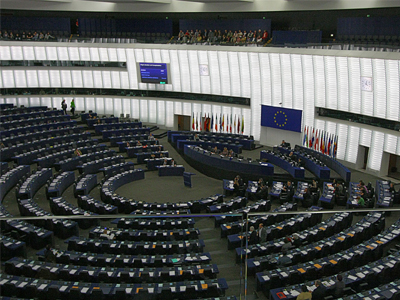 H Tρόικα στο εδώλιο