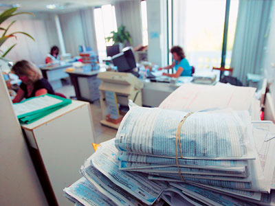 Πώς θα ρυθμίσετε τα χρέη στην εφορία με 15 ευρώ το μήνα