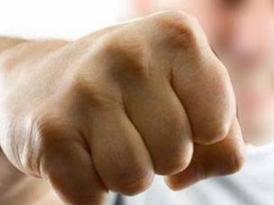 Άγριο «μπουνίδι» στη Βουλή