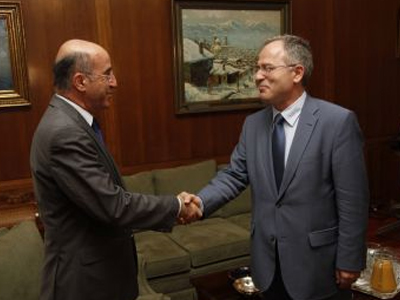 Συνάντηση του Κύπριου υπουργού Άμυνας με τον Π. Μπεγλίτη