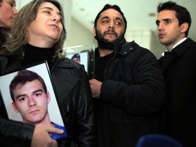 «Δολοφόνοι, θα έπρεπε να είχατε πεθάνει. Σας χρειάζεται ηλεκτρική καρέκλα»