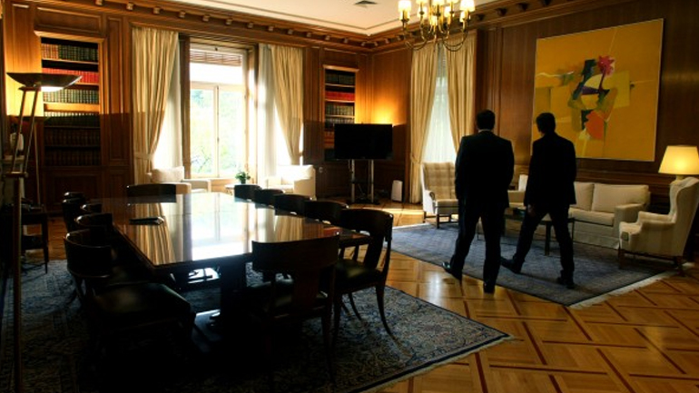 Tι απαντά το Μαξίμου στην επίθεση Μεϊμαράκη