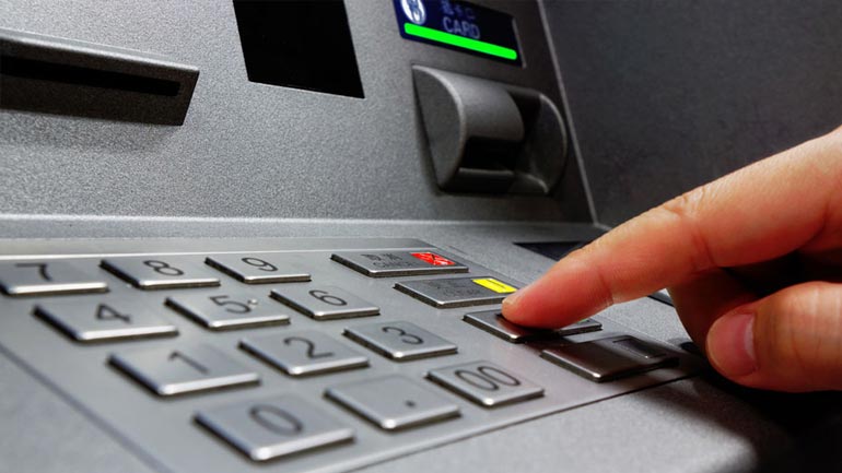 FT: Δεν υπήρχαν λεφτά για συντάξεις μέχρι την Τρίτη