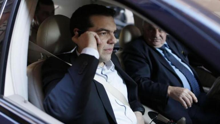 Mεζεδάκια και ουζάκι για τους πολιτικούς αρχηγούς