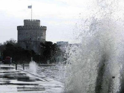 «Βροχή» προβλημάτων στη Θεσσαλονίκη από την καταιγίδα