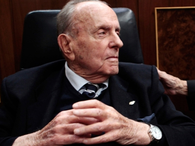 Πέθανε ο ηγέτης της ισπανικής δεξιάς