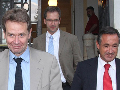 H Τρόικα τρώει τα πάντα