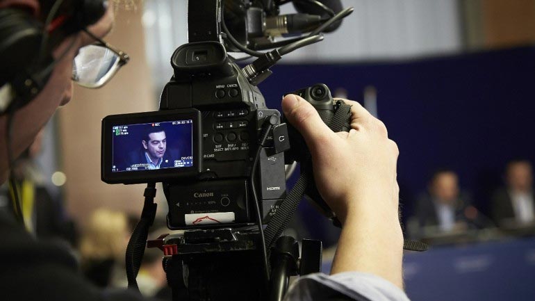 Agence Europe: Πιθανό το ταξίδι Τσίπρα στις Βρυξέλλες για να βρεθεί λύση