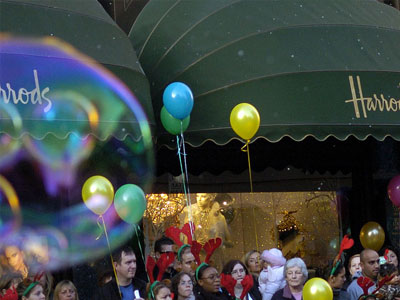 Βιτρίνα στα… Harrod’s