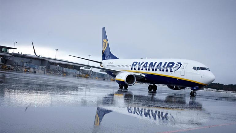 H Ryanair μειώνει τις χρεώσεις στα αεροδρόμια