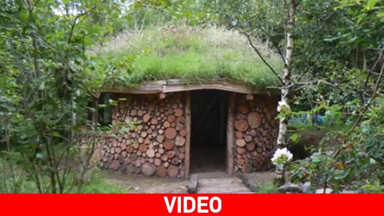 Έφτιαξαν σπίτι από κορμούς δέντρων!