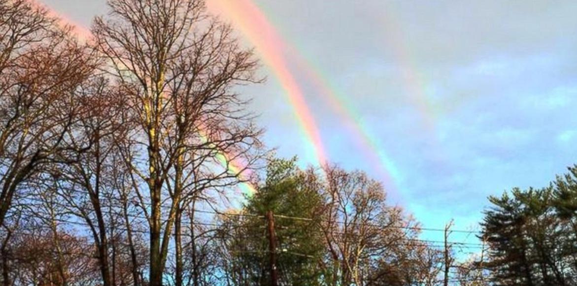 Σπάνιο τετραπλό ουράνιο τόξο «στόλισε» τον ουρανό της Νέας Υόρκης