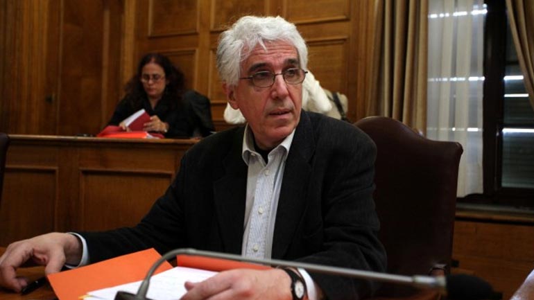 Κατατέθηκε η τροπολογία για κατ’ οίκον περιορισμό συγγενών κατηγορούμενων μέχρι β’ βαθμού