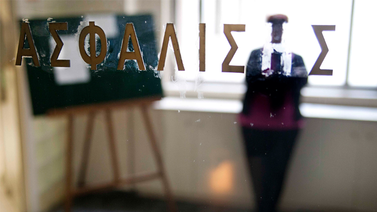 Οι αλλαγές στο ασφαλιστικό πλήττουν δημόσιους υπαλλήλους και ενστόλους