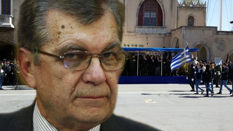 Ο Κρεμαστινός διαμαρτυρήθηκε γιατί τον έβαλαν… πίσω στην εξέδρα των επισήμων!