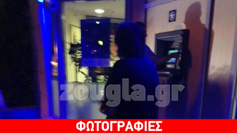 Πολίτες κάνουν μεταμεσονύχτιες αναλήψεις από τα ΑΤΜ Πολίτες κάνουν μεταμεσονύχτιες αναλήψεις από τα ΑΤΜ