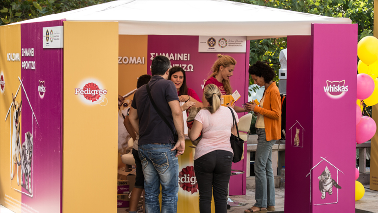 2200 δωρεάν γεύματα Pedigree® και Whiskas® προσφέρθηκαν στον Δήμο Αθηναίων για τη φροντίδα ζώων συντροφιάς χωρίς σπίτι