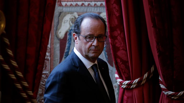 Τρίτος και… καταϊδρωμένος ο Ολάντ!