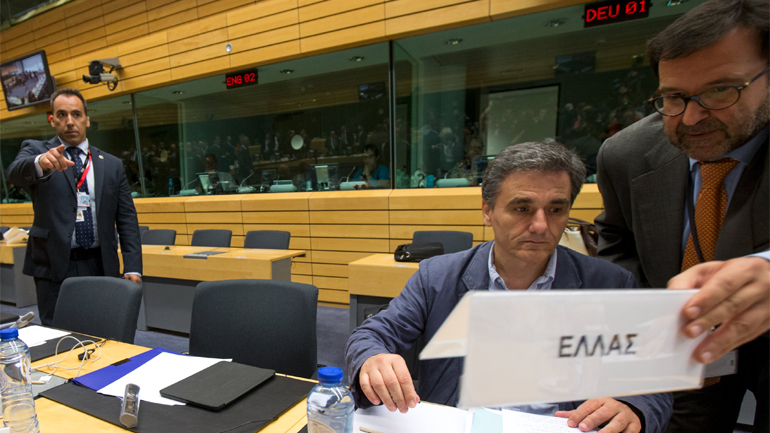 Στο Eurogroup με τη λίστα των προαπαιτούμενων για τη δόση