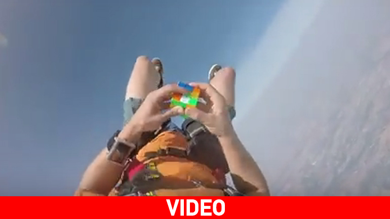 Ο πιο ακραίος τρόπος για να λύσετε τον κύβο του Ρούμπικ….