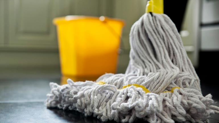 Απλήρωτες οι σχολικές καθαρίστριες