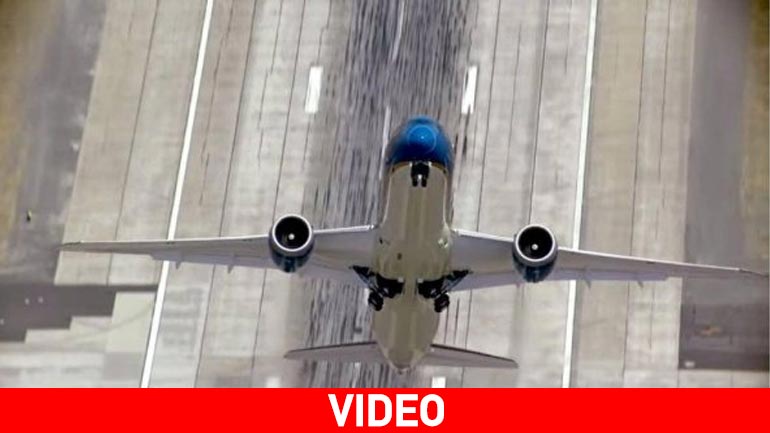 Η εντυπωσιακή κατακόρυφη απογείωση ενός Boeing 787 Dreamliner