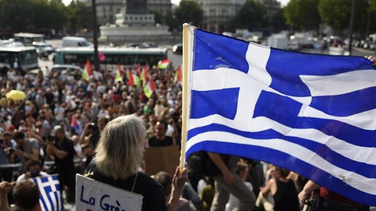 Με κομμένη την ανάσα για το ελληνικό δημοψήφισμα