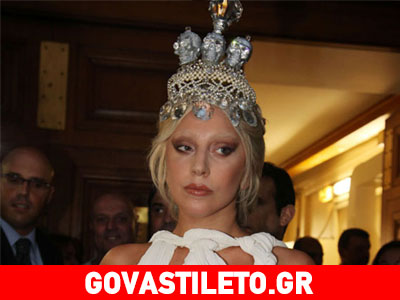 Ποιοι σχεδιαστές «κρύβονται» πίσω από την αρχαιοελληνική εμφάνιση της Lady Gaga;