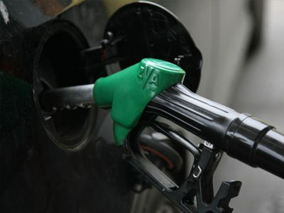 «Φωτιά» η βενζίνη – στα 2 ευρώ το λίτρο