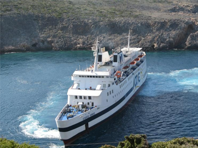 Ξεσηκώθηκαν οι νησιώτες για το πλοίο «Βιτσέντσος Κορνάρος» Ξεσηκώθηκαν οι νησιώτες για το πλοίο «Βιτσέντσος Κορνάρος»