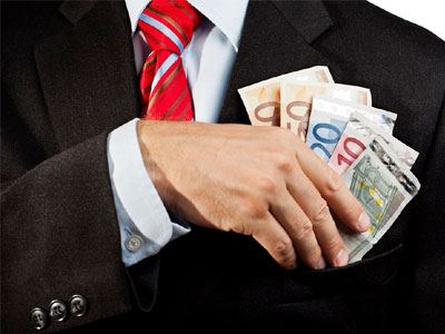 Η διαφθορά αποτελειώνει τις φτωχές χώρες