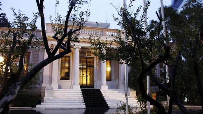 Μαξίμου: Στο τραπέζι υπάρχουν μόνο «κόκκινες γραμμές»