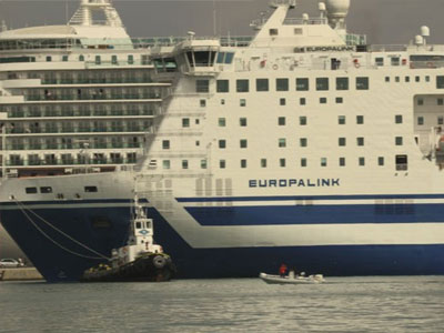 Kέρκυρα: Ελαφρά κλίση του πλοίου «Europalink»