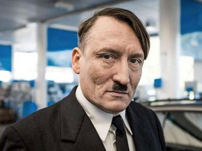 Ο Χίτλερ αναστατώνει τη Γερμανία