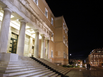 Μειώνεται η κρατική χρηματοδότηση των κομμάτων