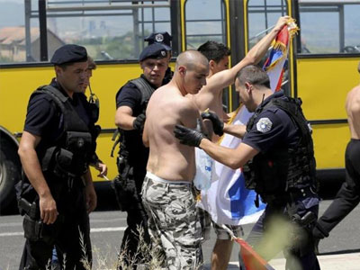 Eπιθέσεις Σέρβων κατά αλβανικών καταστημάτων