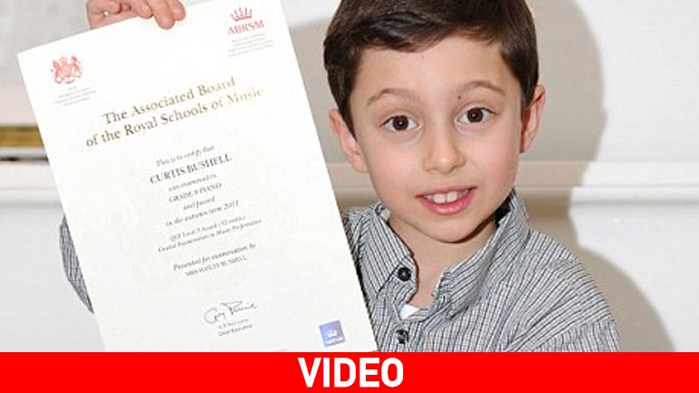 Πτυχιούχος πιανίστας ετών 11!