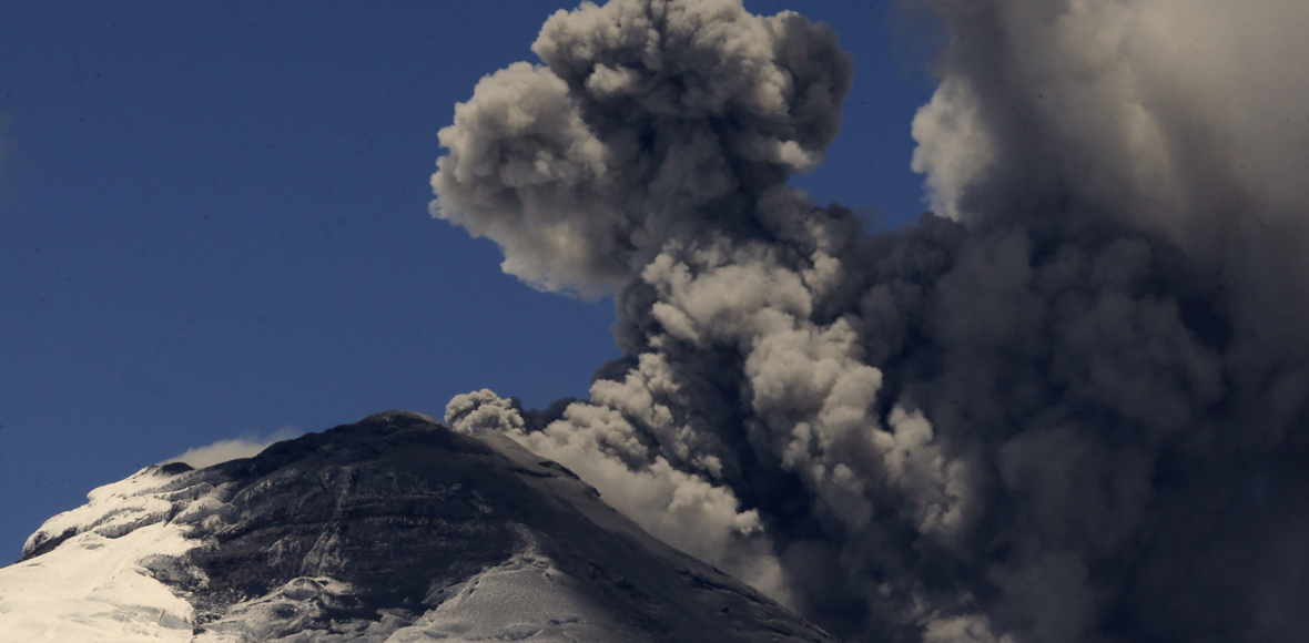 «Ξύπνησε» το ηφαίστειο Κοτοπάξι