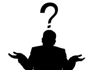 Μπρος στην εκκλησιά