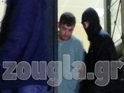 Αναζητούν το καλάσνικοφ του πιστολέρο που γάζωσε το μπαρ στο Μικρολίμανο