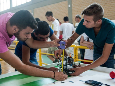 Mαθητές από το Χαλάνδρι κέρδισαν σε διαγωνισμό Ρομποτικής