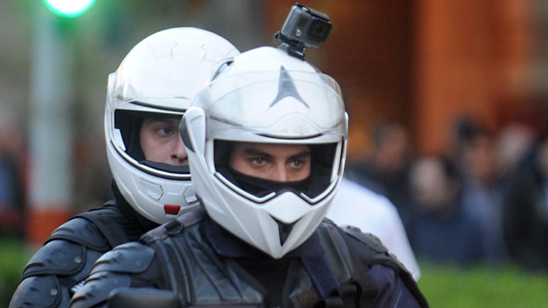 Εν αναμονή έρευνας για τον αστυνομικό με την GoPro
