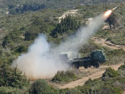 Tραυματίστηκε πυροσβέστης από έκρηξη στο πεδίο βολής της Καστοριάς