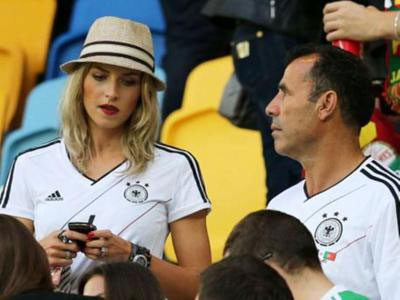 Η εντυπωσιακή σύντροφος του Κεντίρα και ο πεθερός