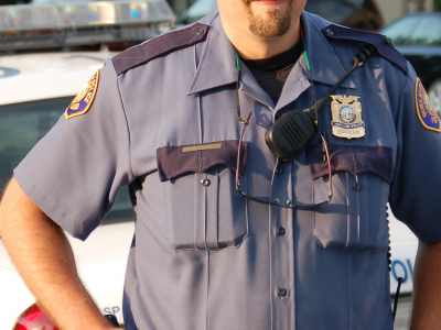 Ομογενής αστυνομικός κατέφυγε στο Ανώτατο Δικαστήριο για το… μούσι του!