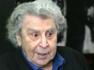 Οι ηθοποιοί τραγουδούν για τον Μίκη