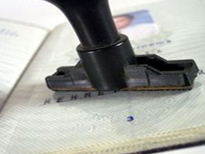 Τουριστική βίζα σε Έλληνες με δικαίωμα εργασίας